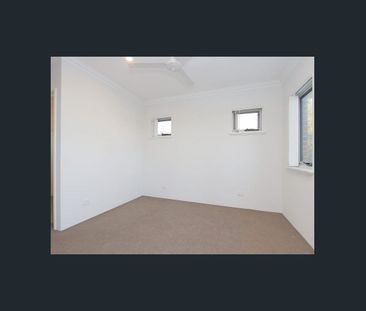 Gated Complex, Great Location 2nd Floor apartment - Photo 4