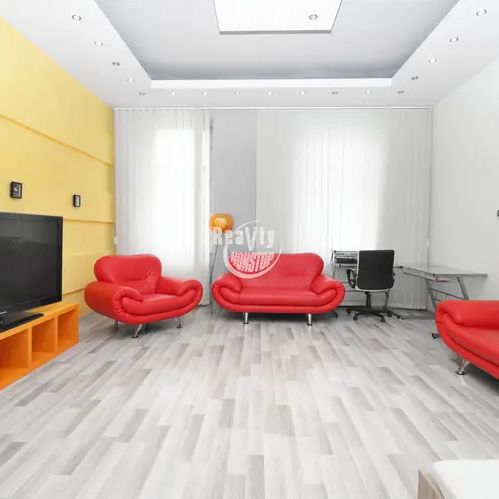 Nabízíme k pronájmu zděný velkometrážní byt 2+1 poblíž centra Jihlavy, Mahlerova ulice - Fotografie 1