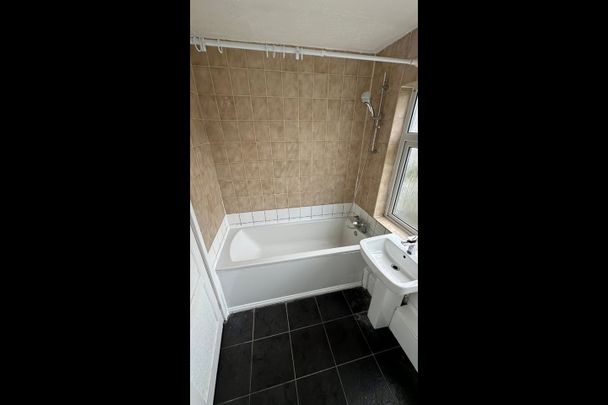 Room in a Shared House, Duff St, E14 - Photo 1
