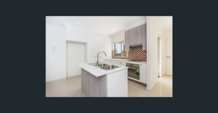 Spacious 2-Bedroom Apartment in the Heart of West End - Photo 3