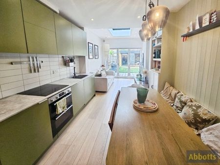 Westminster Drive, Westcliff on Sea - Photo 4