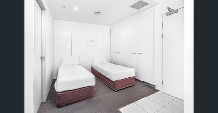 Spacious 1 bedroom, high floors + study with ocean view (48 hour application turn around time) - Photo 4