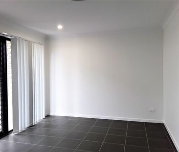 STUNNING 3 BEDROOM TOWNHOUSE IN MANGO HILL WITH POOL IN COMPLEX - Photo 1