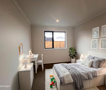 Easy access to the Northern & Southern Motorway - Photo 2