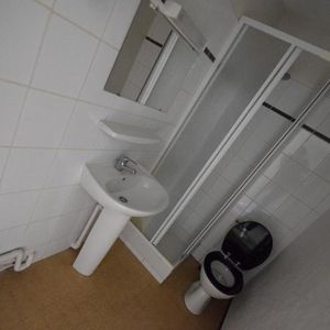 Location Appartement 2 pièces 27m² AUBENAS 07200 - Photo 2