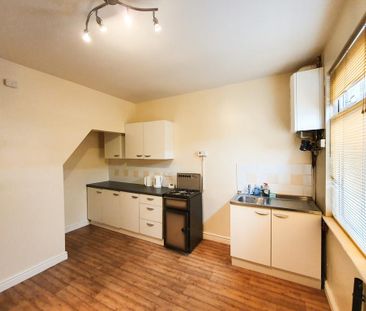 2 bedroom terraced house to rent - Photo 4