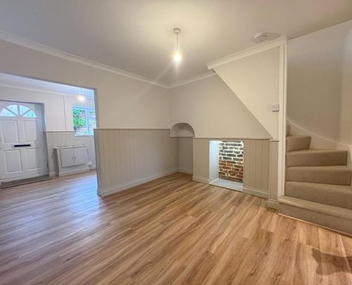 2 bedroom end of terrace house to rent - Photo 1