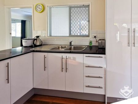 Location,Location,Location. Pet friendly - Photo 2