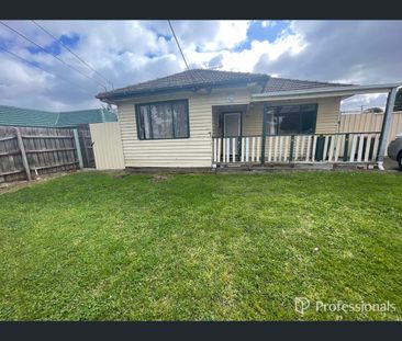 21 Bradley St, Sunshine North, Vic 3020 - Photo 5