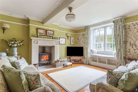 Grade II listed family home on the Dunkirk Mills complex. - Photo 3