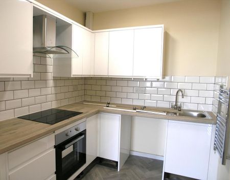 2 bedroom flat to rent - Photo 2