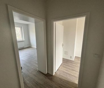 Komplett neu sanierte 2 Zimmerwohnung - mit modernisiertem Bad! 1 K... - Foto 1