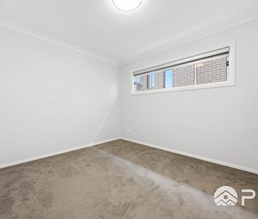 MODERN FOUR BEDROOM FAMILY HOME WITH SPACIOUS LIVING & LANDSCAPED B... - Photo 5