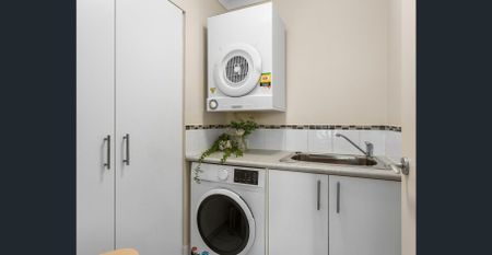 Furnished Studio Living! - Photo 5