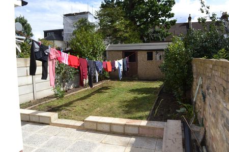 Studio Flat, Albert Road, IG1 - Photo 4