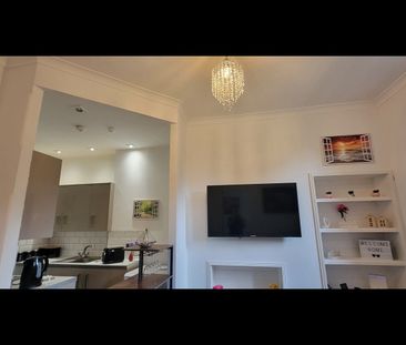 1 Bed Flat, Crow Road, G13 - Photo 2