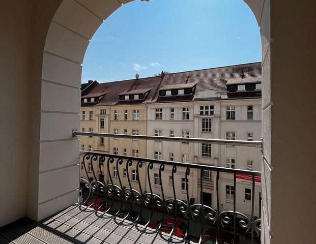 ERSTBEZUG - geräumige 2-Raum Altbauwohnung mit Loggia - Foto 1