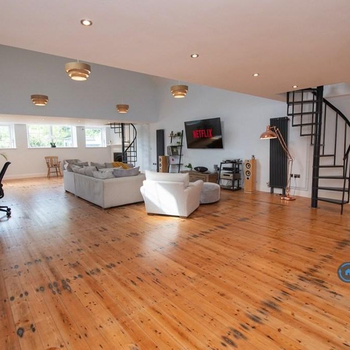 5 bedroom detached house to rent - Photo 1