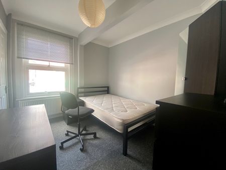 2 Bed Flat, Erleigh Road, RG1 - Photo 5