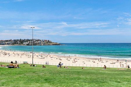 Enjoy Views Of The Surf From This Immaculately Presented, Top Floor Apartment - Photo 3