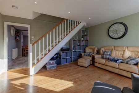 3 bedroom terraced house to rent - Photo 2