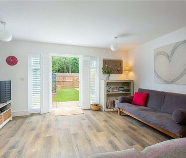 An attractive two bedroom maisonette found on the south side of Tun... - Photo 3