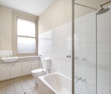 Large light filled apartment in the heart of Fitzroy - Photo 5
