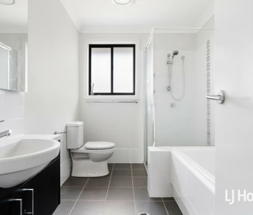 Beautiful 4 Bedroom Home - Great Location! - Photo 2