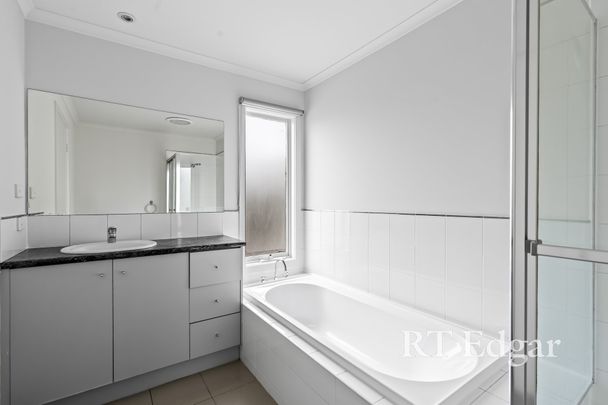 Thinking of selling? Contact our agent - Photo 1