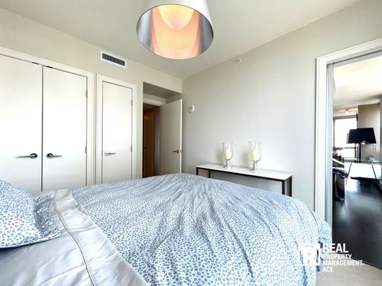 1723 | Executive Furnished 2 Bed + Den + 2 Bath | Waterfront | Downtown - Photo 1