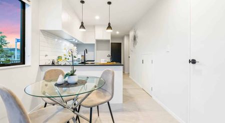 Modern 2-Bedroom Duplex with Study - Family-Friendly & Handy Location - Photo 5