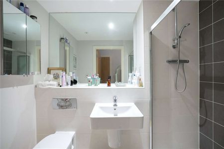 Harbourside Apartment in Iconic Purifier House  Furnished with Parking - Photo 4