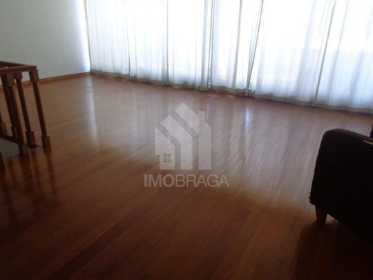 4 bedroom luxury Semidetached House for rent in Braga, Distrito de Braga - Photo 1