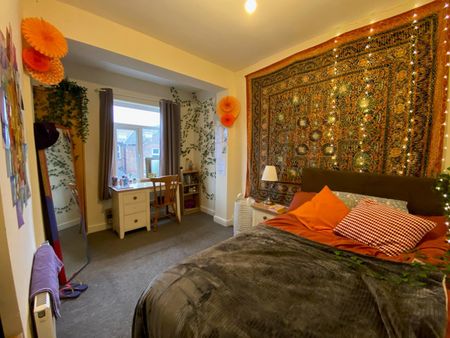 5 Bed Terraced House, Mabfield Road, M14 - Photo 2