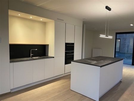 Prachtige nieuwbouwwoning met 3 slaapkamers, tuin en autostaanplaats nabij centrum! - Photo 2