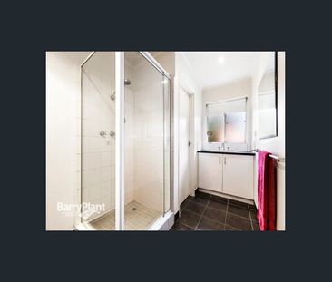 Top-floor living in Mentone - Photo 4