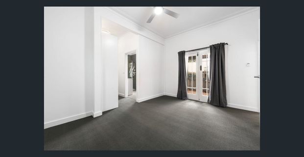 Spacious, Renovated 3-Bedroom + Study in Blue-Chip Locale - Photo 1