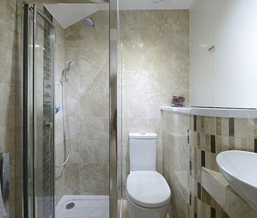 4 bedroom semi-detached house to rent - Photo 5