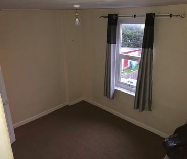 2 Bed End Terrace, Livingstone Road, S35 - Photo 3