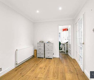 Alexandra Close, Walton-on-thames, Surrey, KT12 - Photo 3