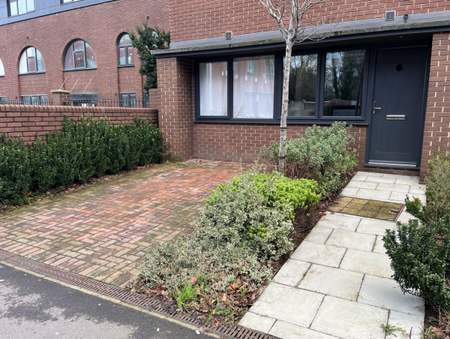 Trinity Place, Woking, GU21 - Photo 4