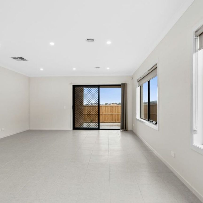 Effortless Lifestyle - Photo 1