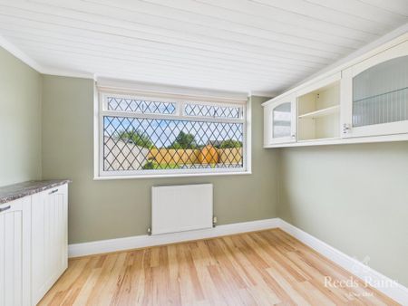 2 bedroom bungalow to rent - Photo 2