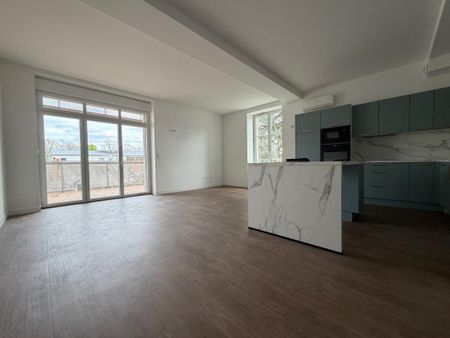 Location Appartement 4 pièces 97m² BLOIS 41000 - Photo 2