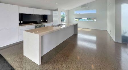 KAIAPOI - FOUR BEDROOM, TWO LIVING, TWO BATHROOM ARCHITECTURAL HOME, PET NEGOTIABLE - Photo 5