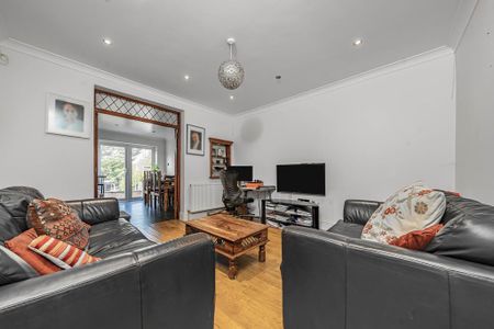 3 bedroom semi-detached house to rent - Photo 2