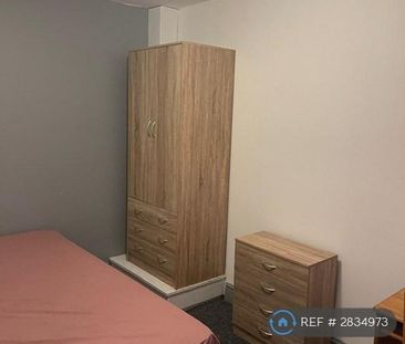 1 bedroom in a house share to rent - Photo 5