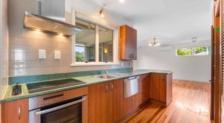 Family home in Hillcrest - Photo 2