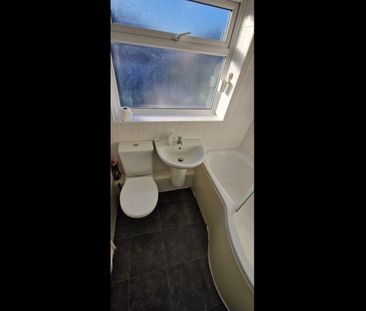 3 Bed End Terrace, Morley, LS27 - Photo 3