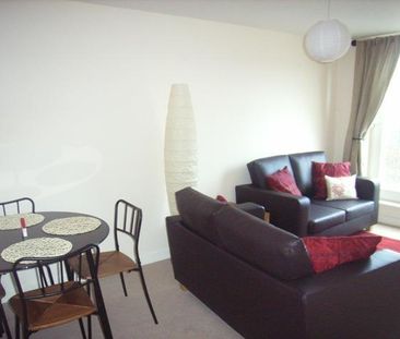2 bedroom flat to rent - Photo 2